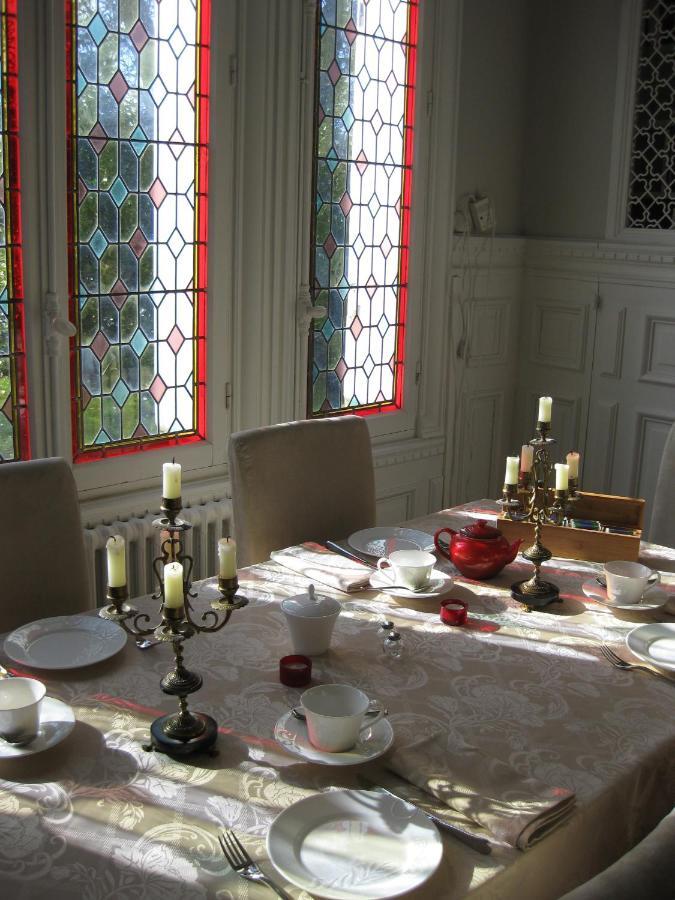 Chateau De Launay Méry-Corbon Buitenkant foto